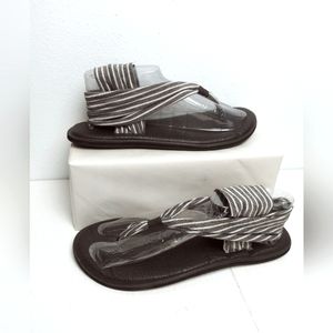Sanuk Yoga Mat Slingback Sandals Gray Striped Strap Size 10 Casual Summer